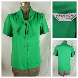 Vintage 70s / 80s Donovan-Galvani of Dallas Green Poly Loop and Tie Collar Short